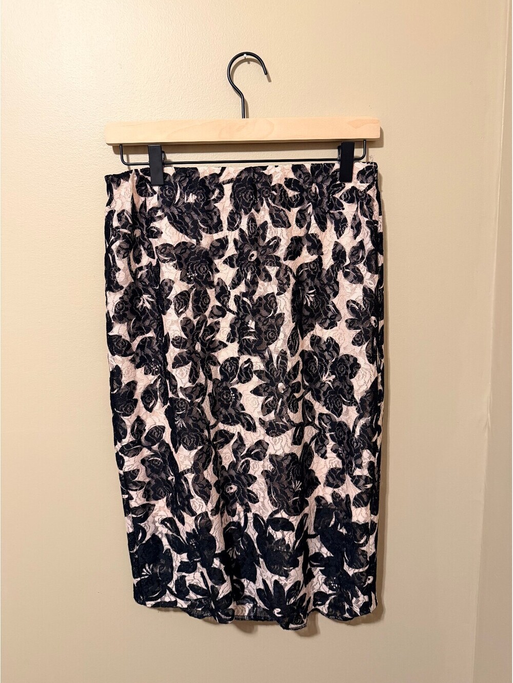 ELLE Black Floral Lace Pencil Skirt Blush Lined Women's Size 6 Midi